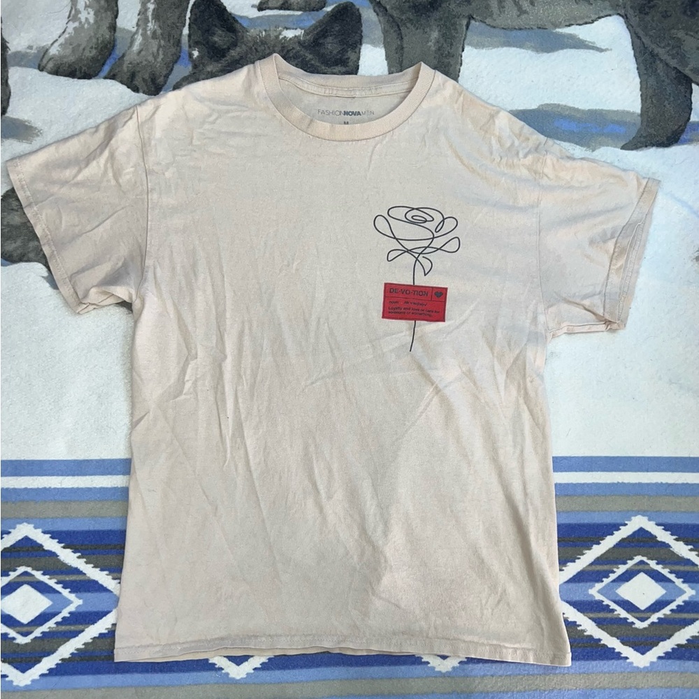Devotion Definition Rose Tan Graphic Short Sleeve T Shirt Size M